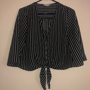 🌴Black and White Stripped Crop Top